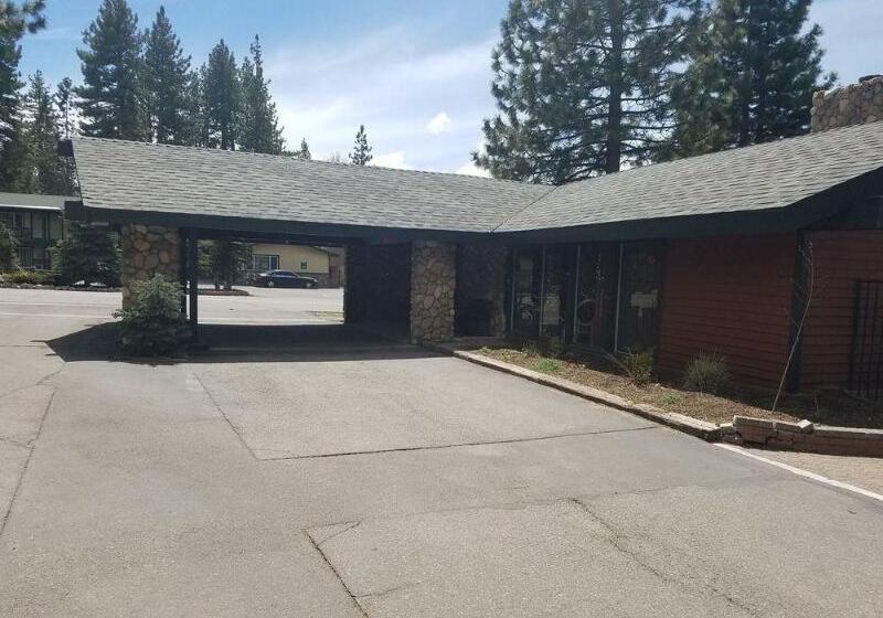 Отель 3 Peaks Resort & Beach Club