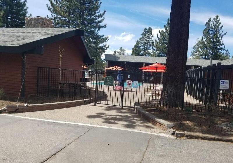 Отель 3 Peaks Resort & Beach Club