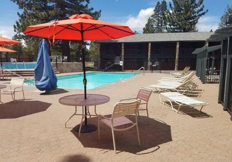 Отель 3 Peaks Resort & Beach Club