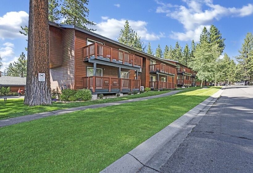 Отель 3 Peaks Resort & Beach Club