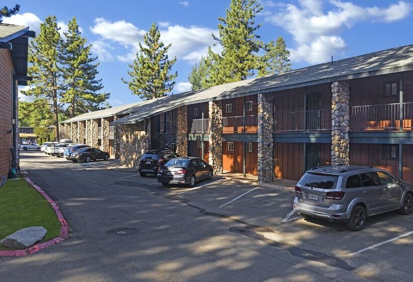 Отель 3 Peaks Resort & Beach Club