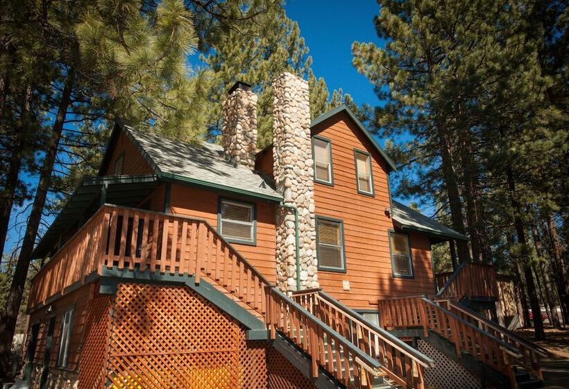 Отель 3 Peaks Resort & Beach Club