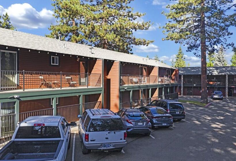 Отель 3 Peaks Resort & Beach Club