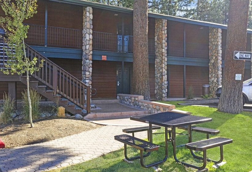 Отель 3 Peaks Resort & Beach Club