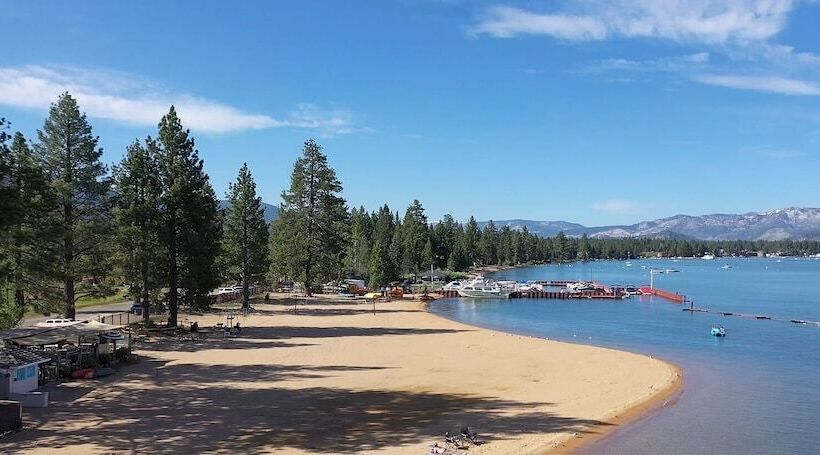 Отель 3 Peaks Resort & Beach Club