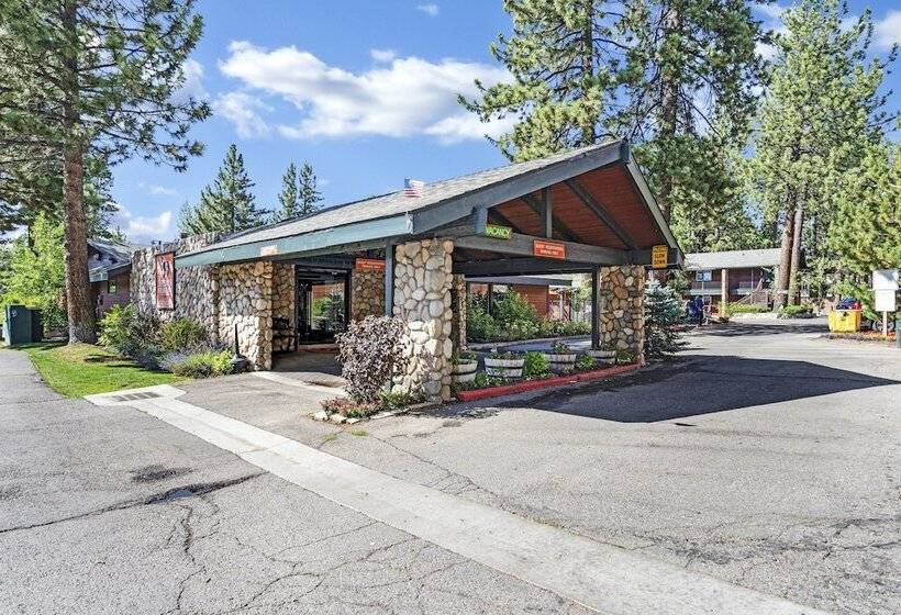 Отель 3 Peaks Resort & Beach Club