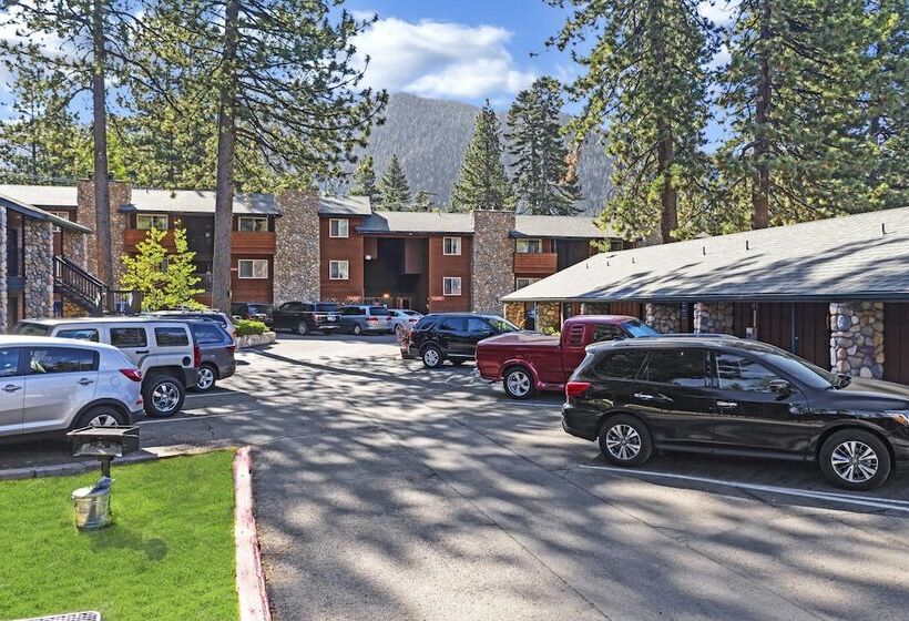 Отель 3 Peaks Resort & Beach Club