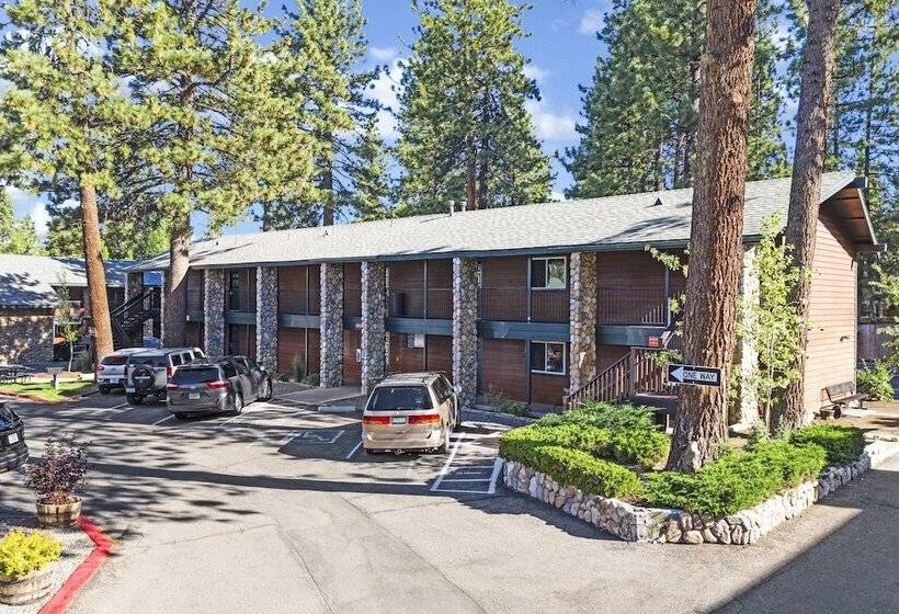 Отель 3 Peaks Resort & Beach Club