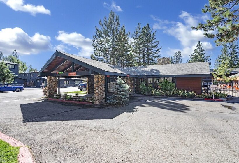 Отель 3 Peaks Resort & Beach Club