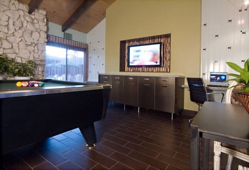 Отель 3 Peaks Resort & Beach Club