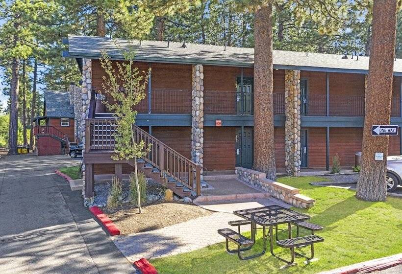 Отель 3 Peaks Resort & Beach Club