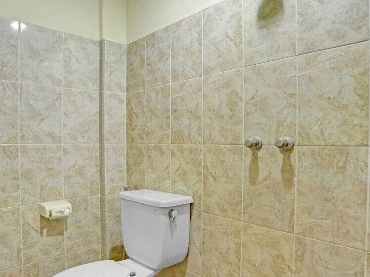 בית מלון כפרי Collection O 90805 Aditya Beach Resort And Spa