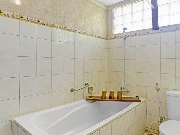 בית מלון כפרי Collection O 90805 Aditya Beach Resort And Spa