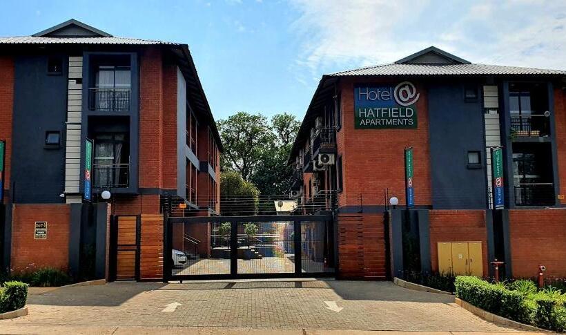 בית מלון כפרי At Hatfield Apartments