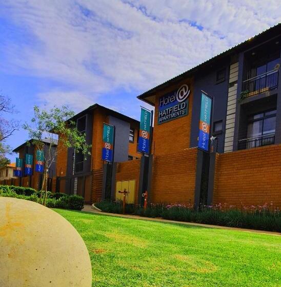 בית מלון כפרי At Hatfield Apartments