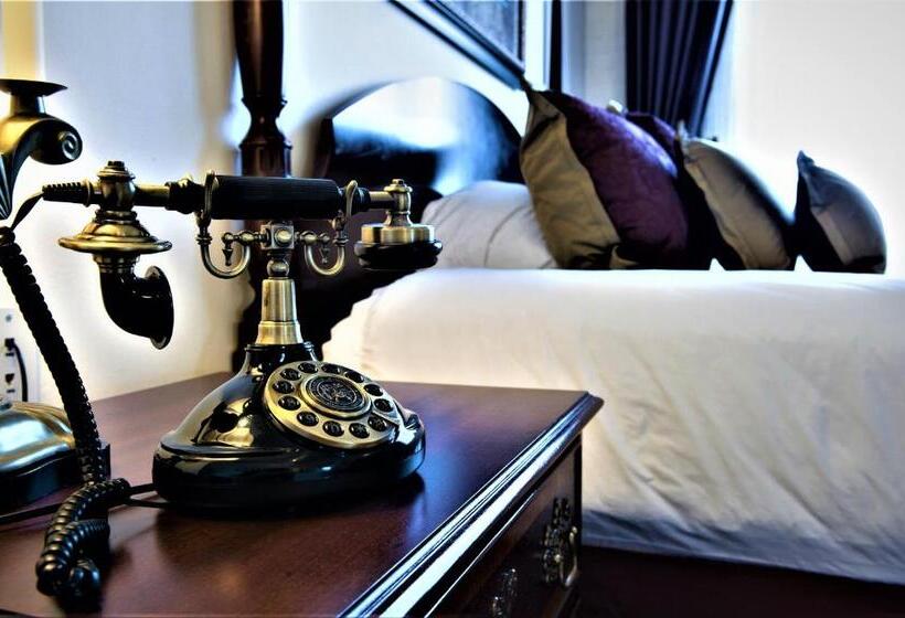 Отель At Old Town