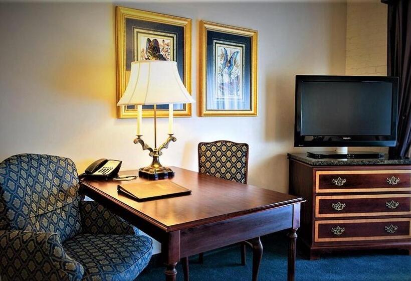 Отель At Old Town