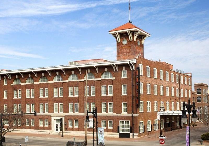 Отель At Old Town