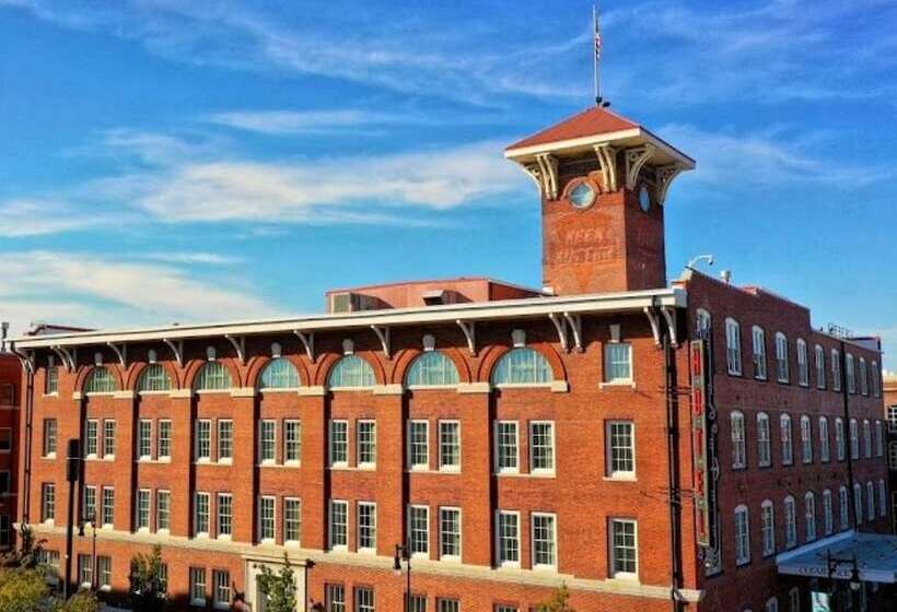 Отель At Old Town