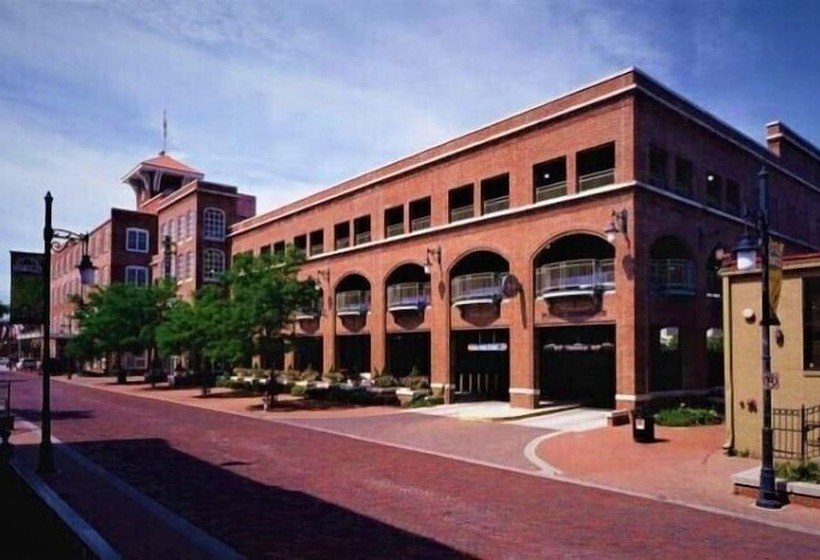 Отель At Old Town