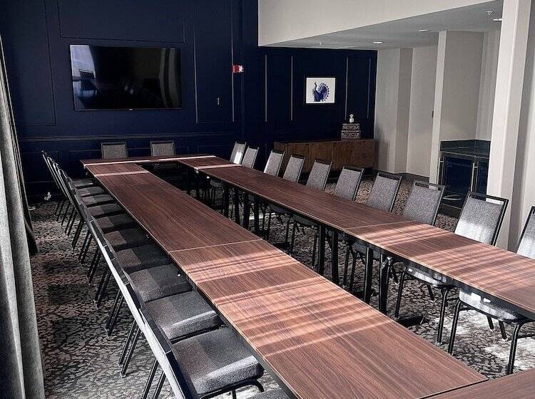 Отель At Old Town