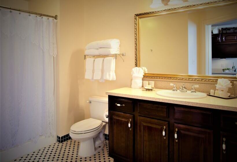 Отель At Old Town