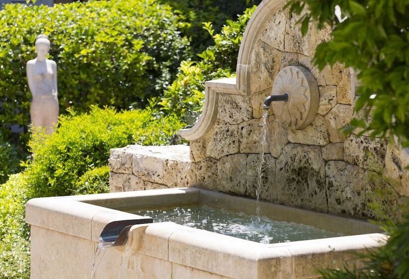 בית מלון כפרי Bastide Saint Antoine  Relais & Chateaux