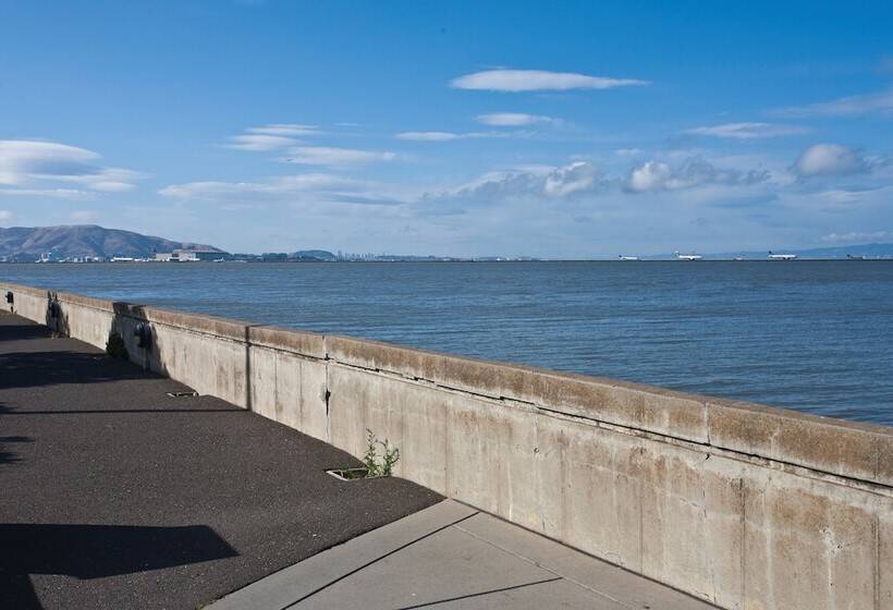 בית מלון כפרי Bay Landing