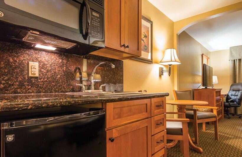 Best Western Plus Deer Park Hotel And Suites