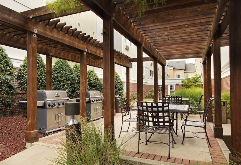 Отель Candlewood Suites Rogers Bentonville, An Ihg