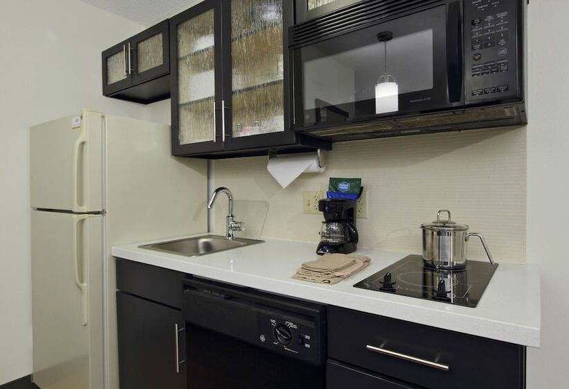 Отель Candlewood Suites Rogers Bentonville, An Ihg