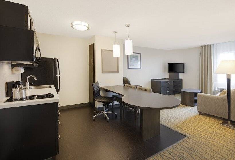 Отель Candlewood Suites Rogers Bentonville, An Ihg