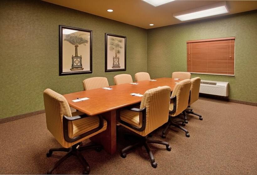 فندق Candlewood Suites St. Robert, An Ihg