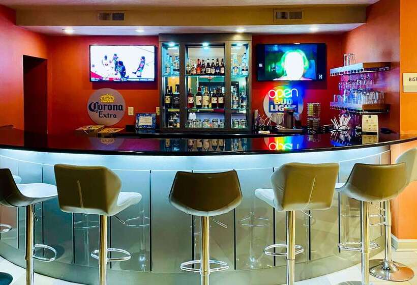 ホテル Clarion Inn & Suites