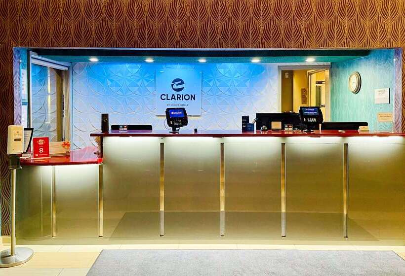 ホテル Clarion Inn & Suites