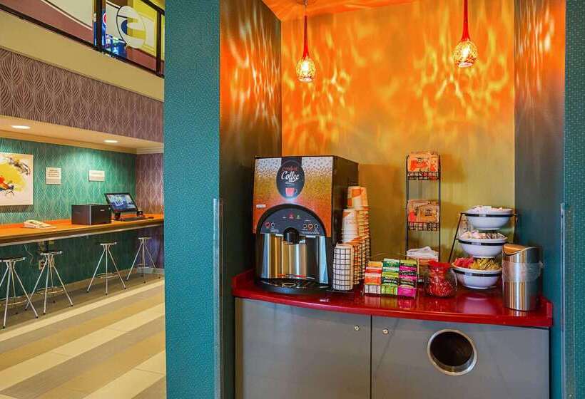 ホテル Clarion Inn & Suites