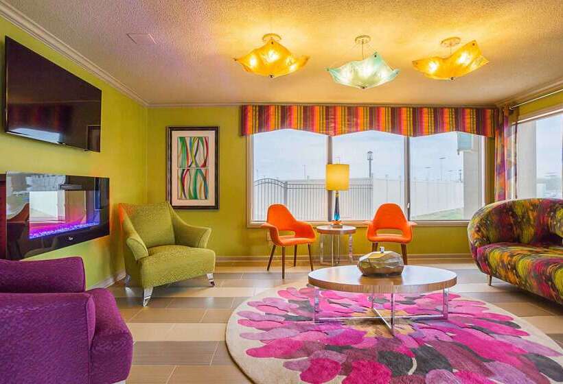 ホテル Clarion Inn & Suites