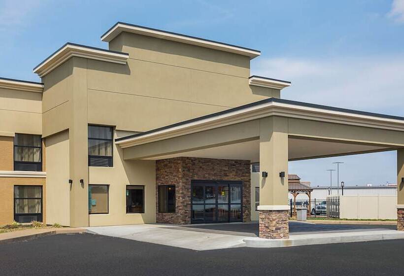 ホテル Clarion Inn & Suites