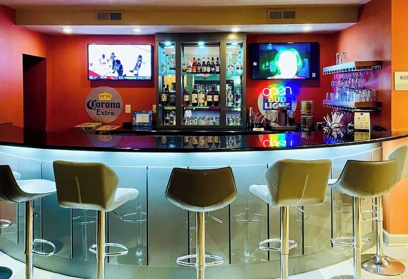 ホテル Clarion Inn & Suites