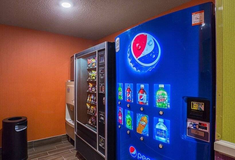 ホテル Clarion Inn & Suites