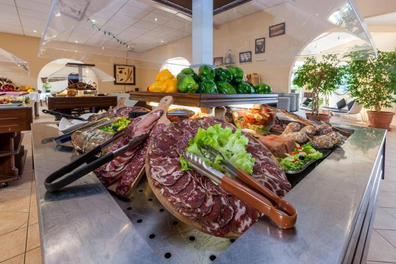 Отель Club Marina Viva