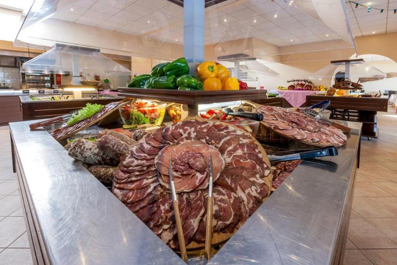 Отель Club Marina Viva