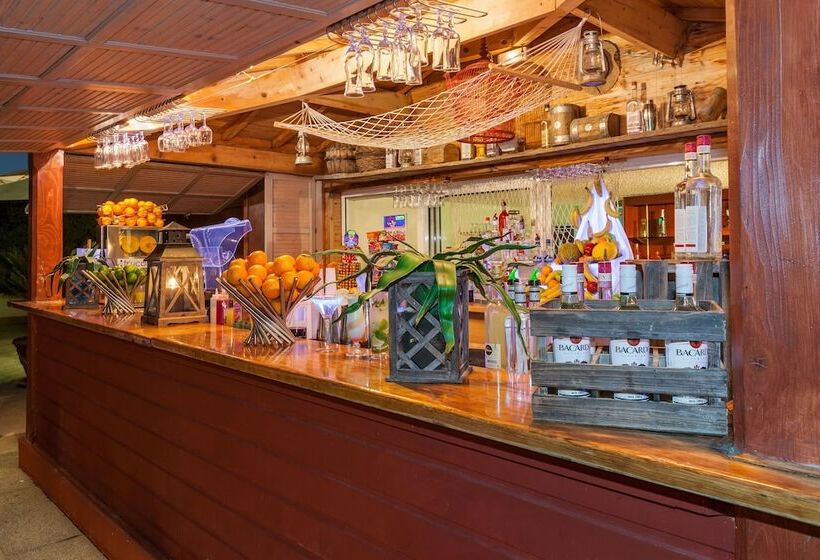 Отель Club Marina Viva