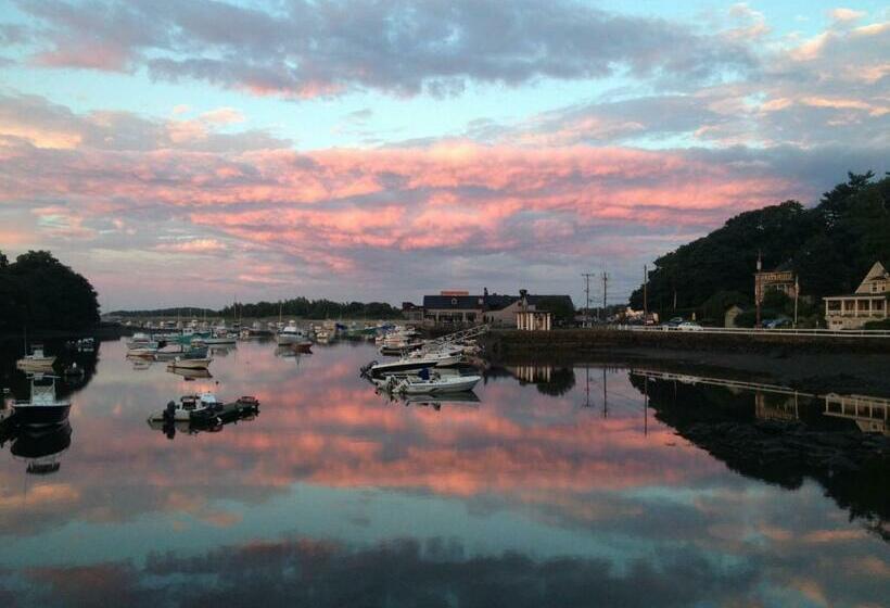ホテル Cohasset Harbor Resort