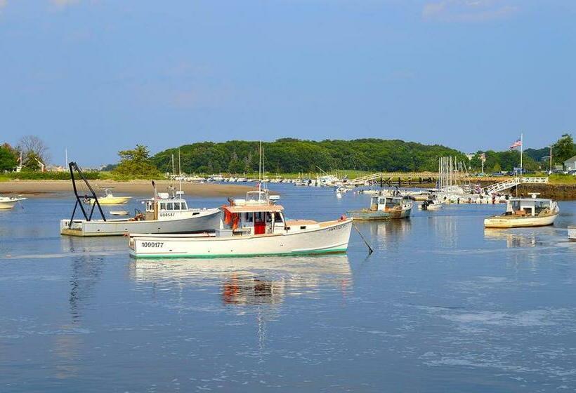 ホテル Cohasset Harbor Resort