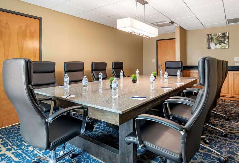 هتل Comfort Inn & Suites New Orleans Airport North