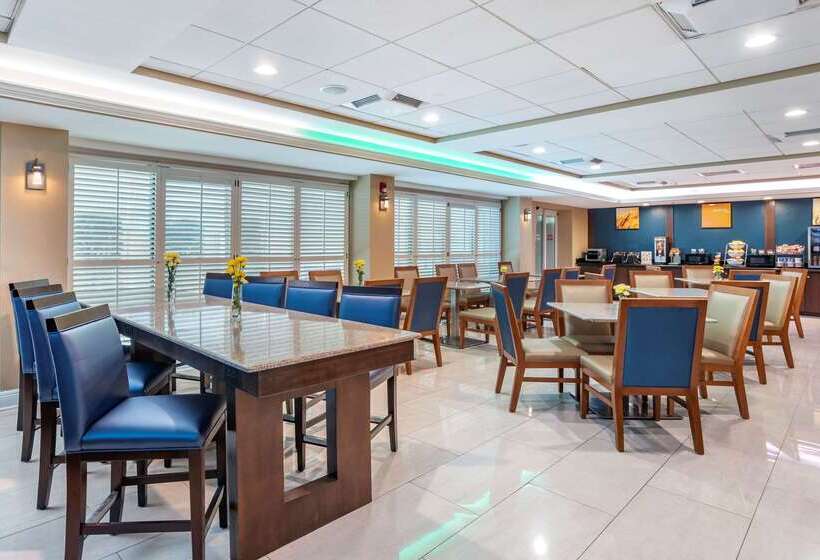 هتل Comfort Inn & Suites New Orleans Airport North