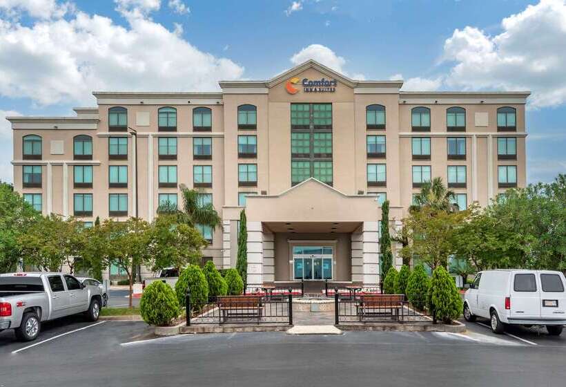 هتل Comfort Inn & Suites New Orleans Airport North