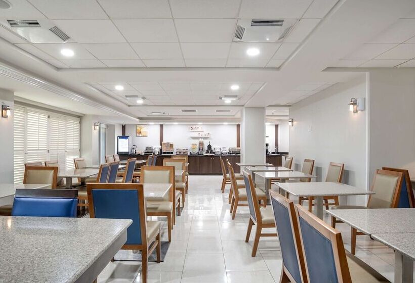 هتل Comfort Inn & Suites New Orleans Airport North