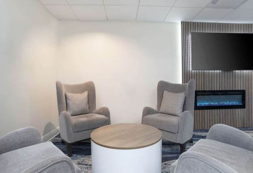 هتل Comfort Inn & Suites New Orleans Airport North